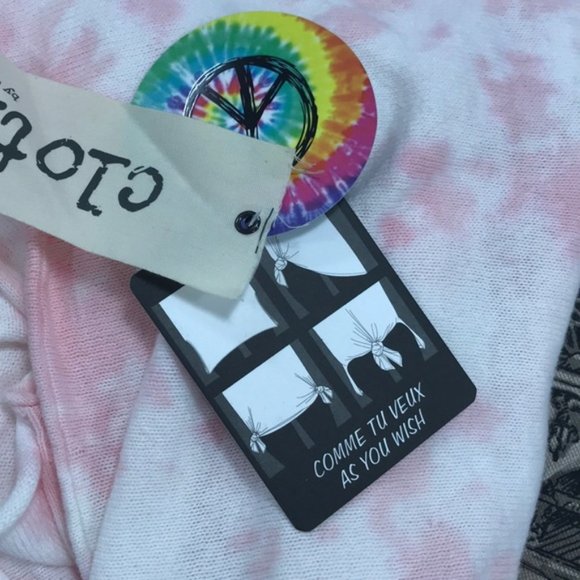 Modern Designer Tie-Dye Oversized Knit Sweater - Picture 6 of 6